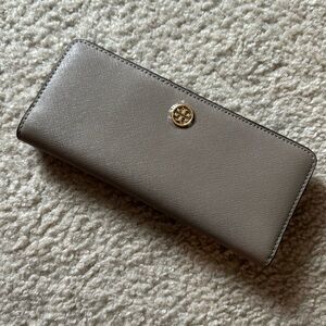 Tory Burch wallet -brand new , never used